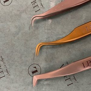 Lashbox LA tweezers